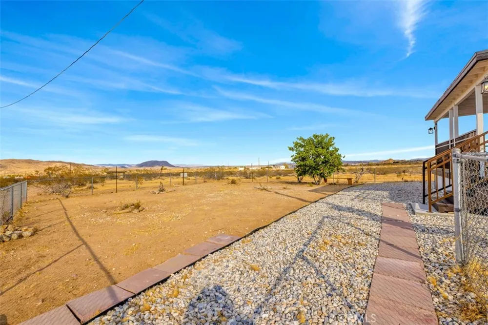 55757 Linn Landers, CA 92285