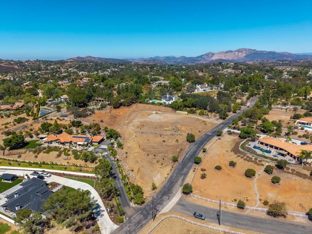 2824 Via Asoleado Alpine, CA 91901