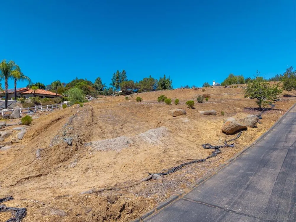 2824 Via Asoleado Alpine, CA 91901