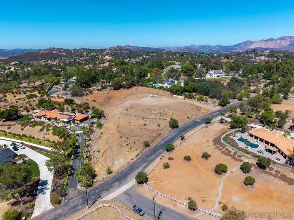 2824 Via Asoleado Alpine, CA 91901