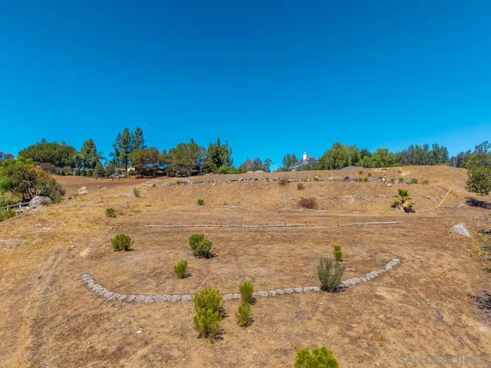 2824 Via Asoleado Alpine, CA 91901