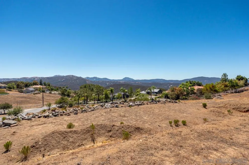 2824 Via Asoleado Alpine, CA 91901