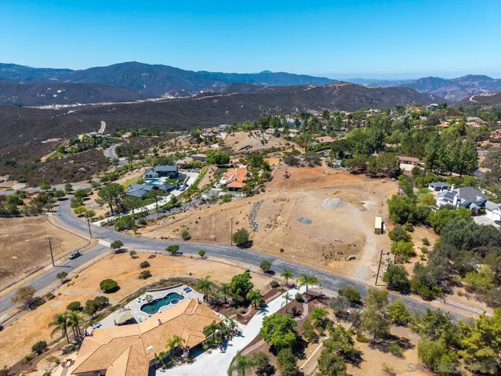 2824 Via Asoleado Alpine, CA 91901