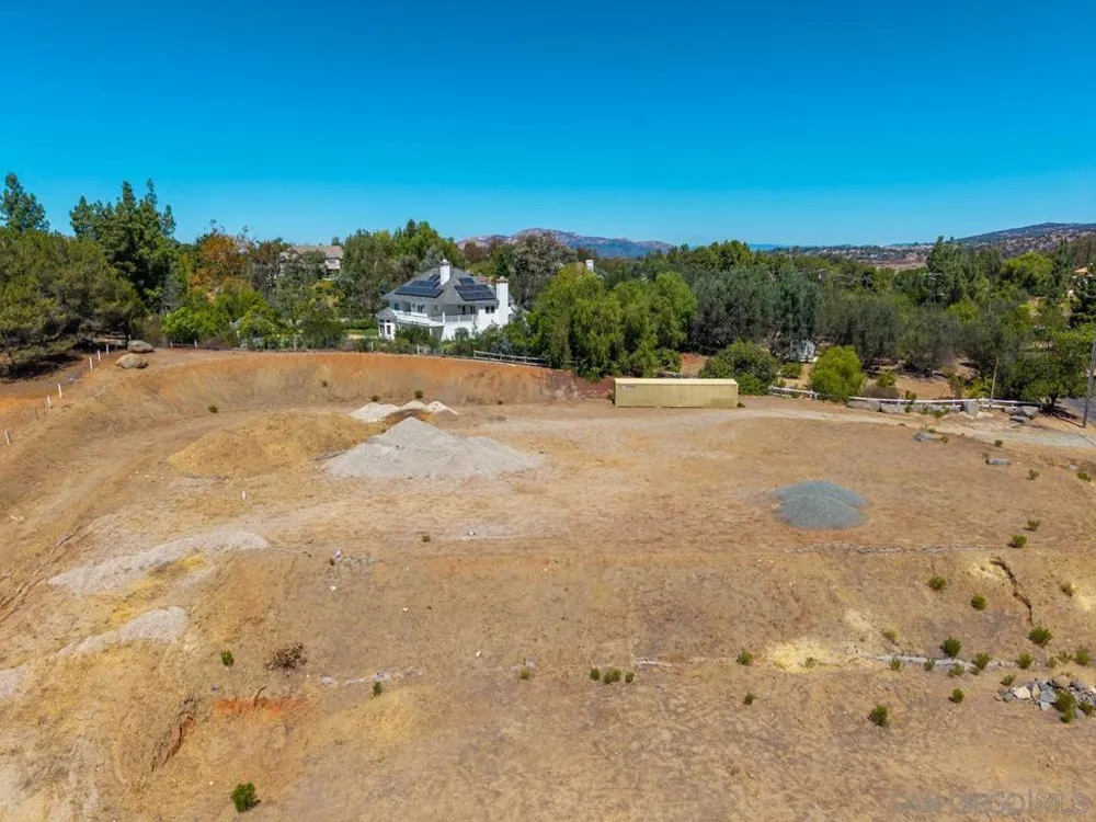 2824 Via Asoleado Alpine, CA 91901