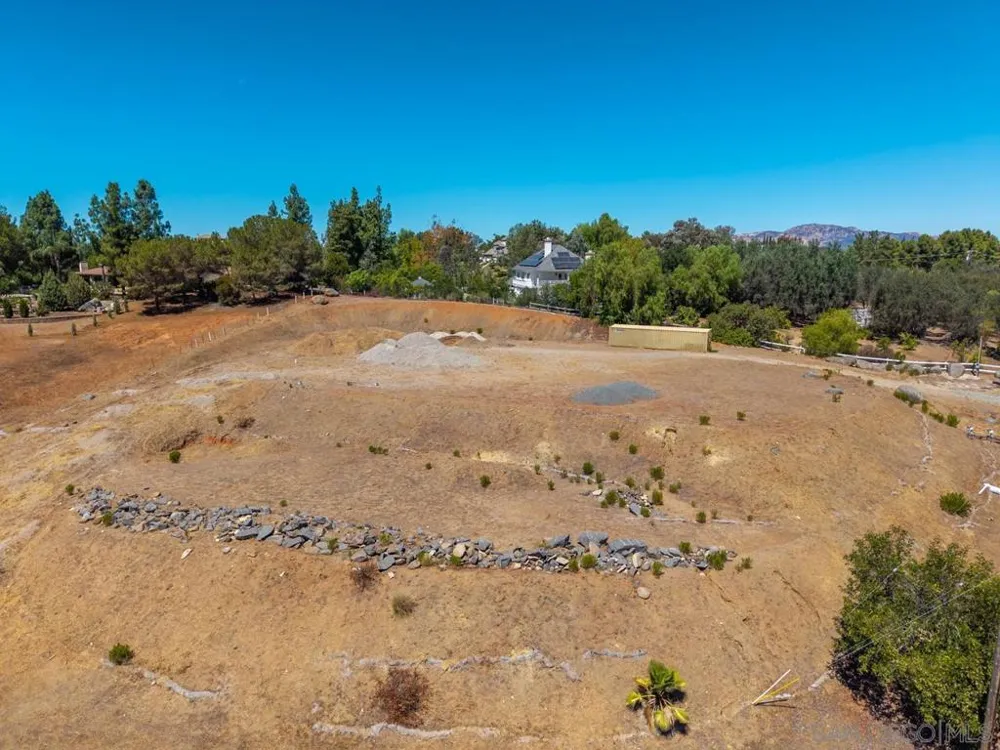 2824 Via Asoleado Alpine, CA 91901