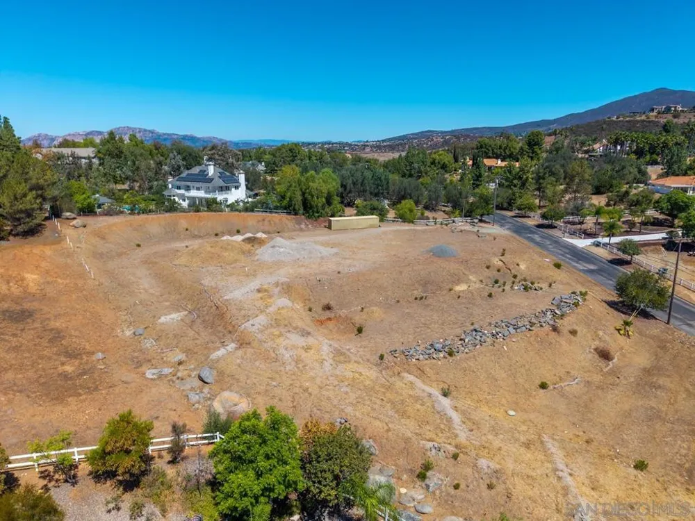 2824 Via Asoleado Alpine, CA 91901