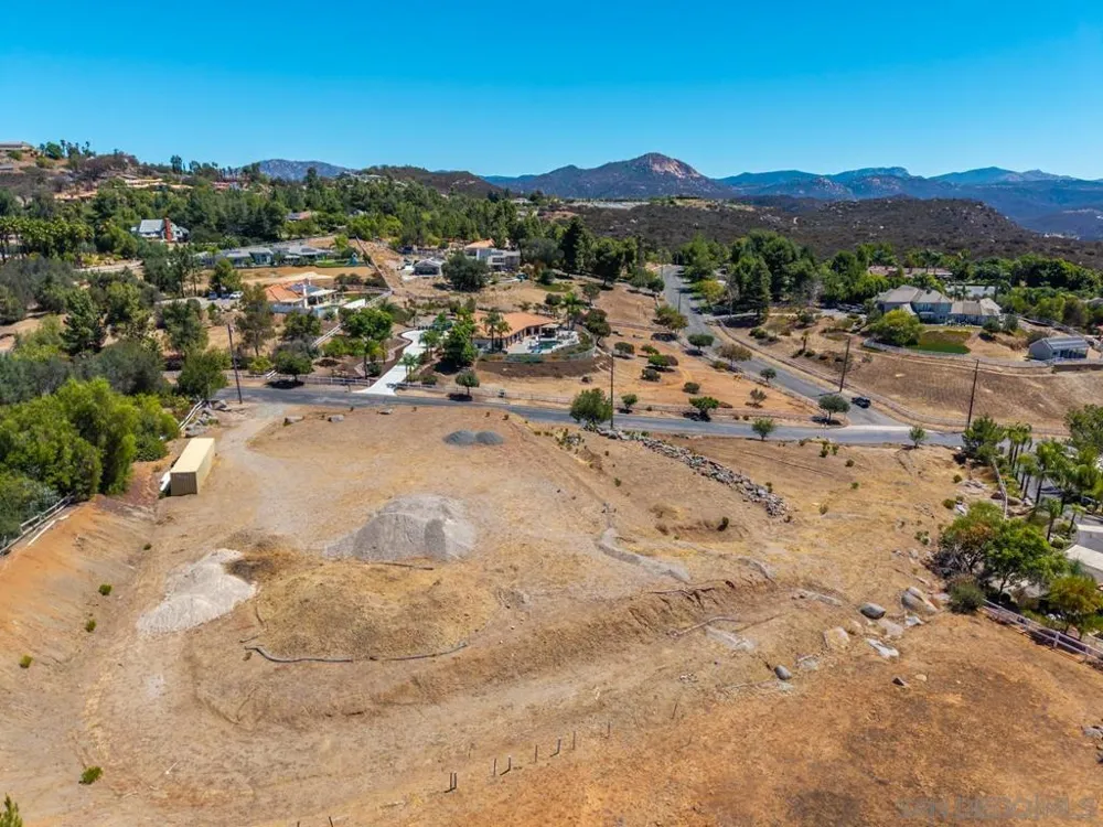 2824 Via Asoleado Alpine, CA 91901