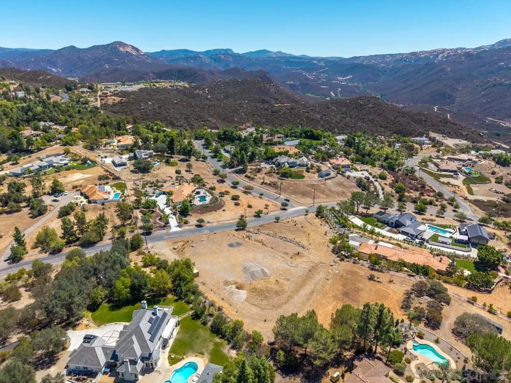 2824 Via Asoleado Alpine, CA 91901