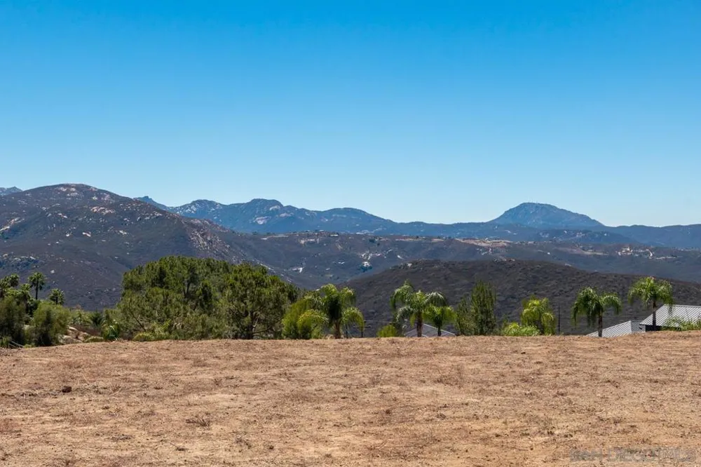 2824 Via Asoleado Alpine, CA 91901