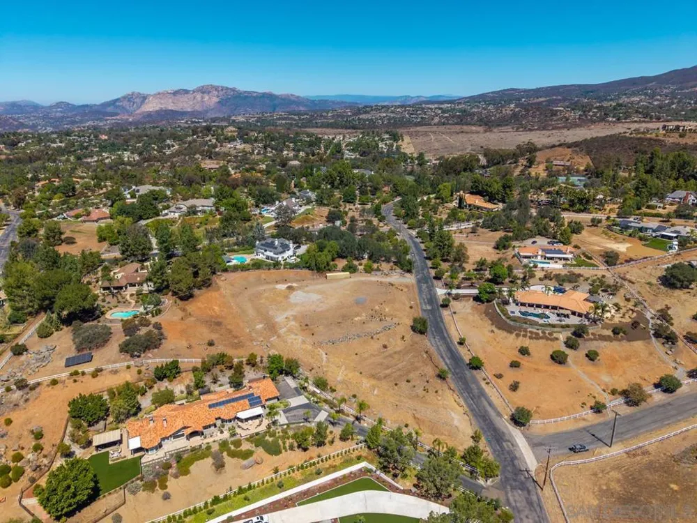 2824 Via Asoleado Alpine, CA 91901