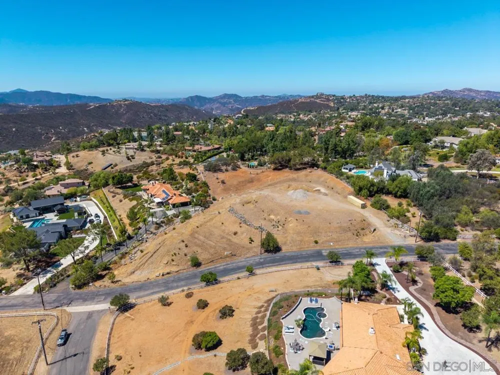 2824 Via Asoleado Alpine, CA 91901