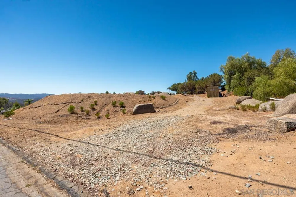 2824 Via Asoleado Alpine, CA 91901