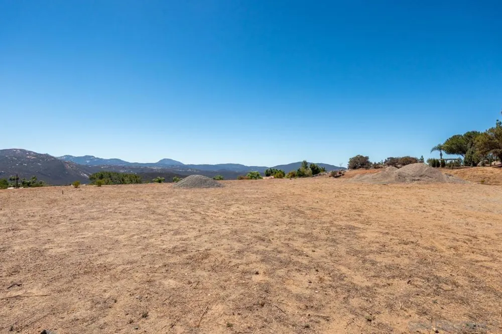 2824 Via Asoleado Alpine, CA 91901