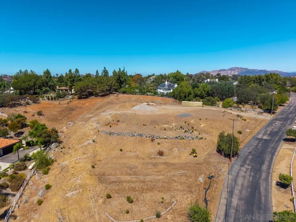 2824 Via Asoleado Alpine, CA 91901