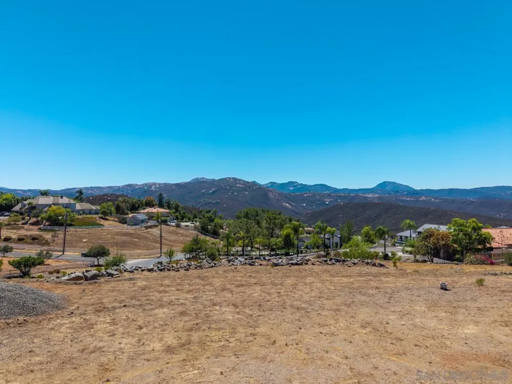 2824 Via Asoleado Alpine, CA 91901