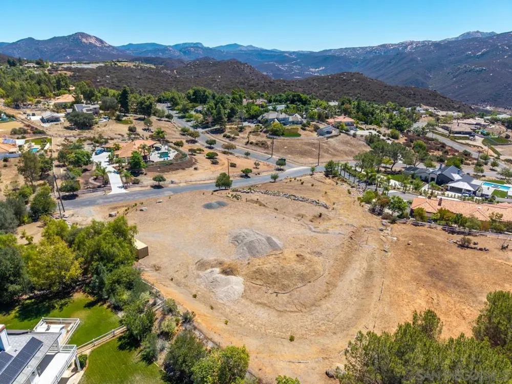 2824 Via Asoleado Alpine, CA 91901