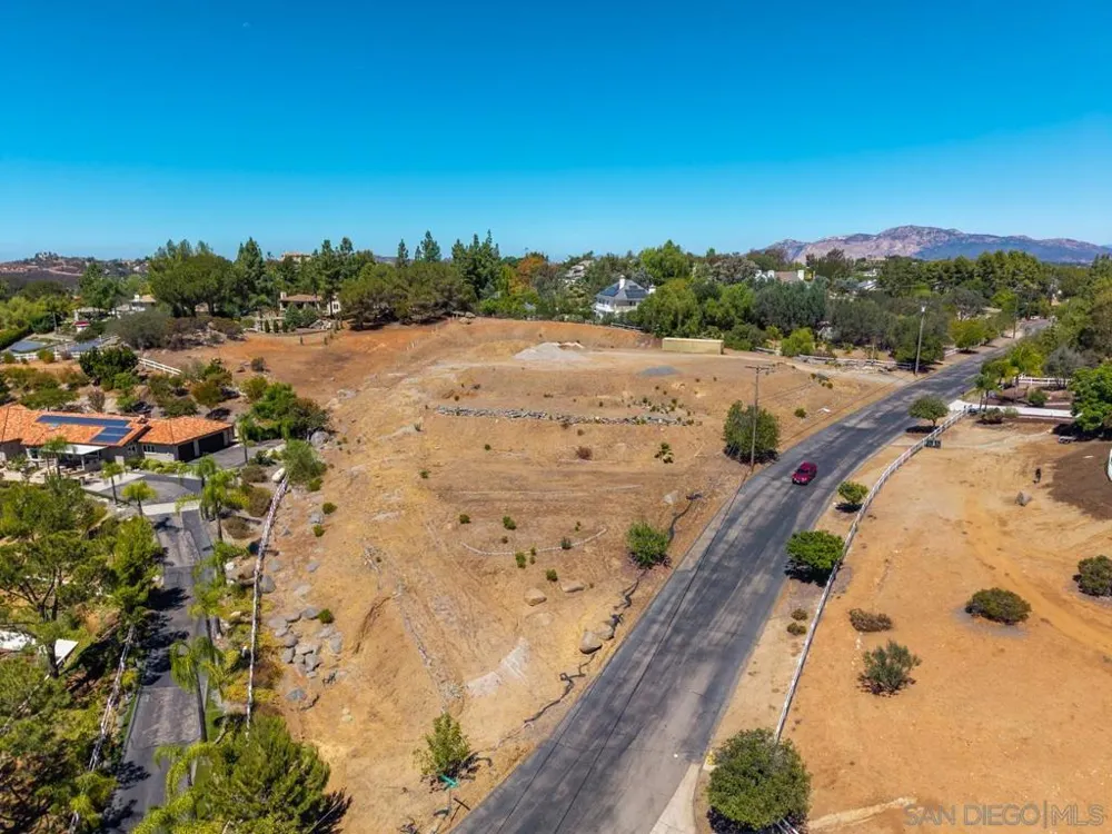 2824 Via Asoleado Alpine, CA 91901