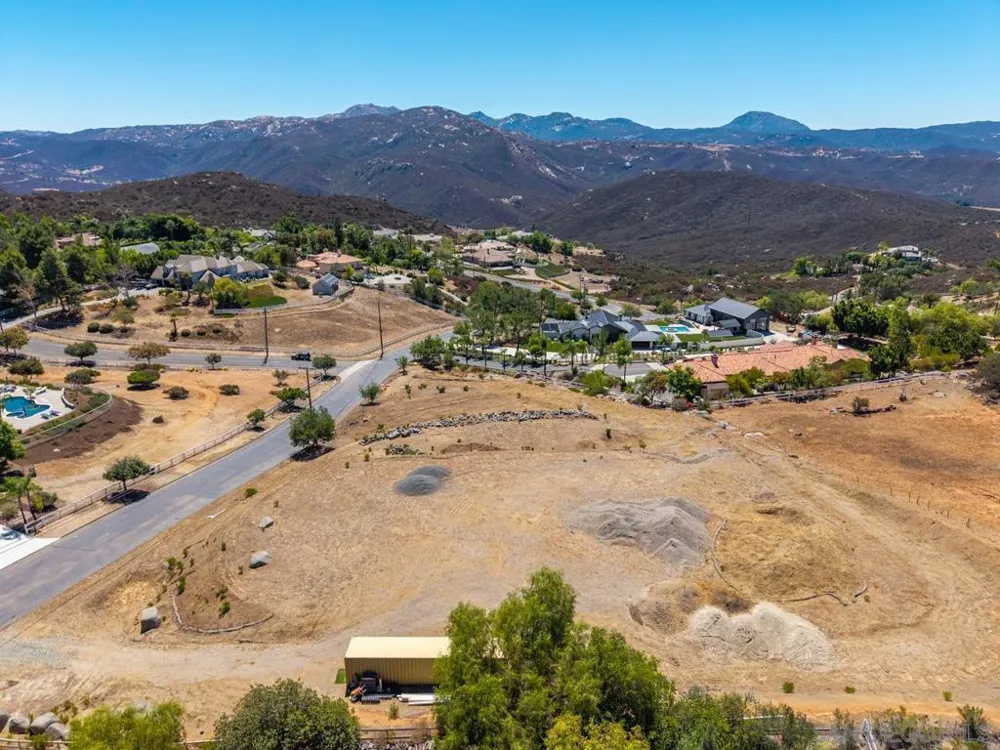 2824 Via Asoleado Alpine, CA 91901