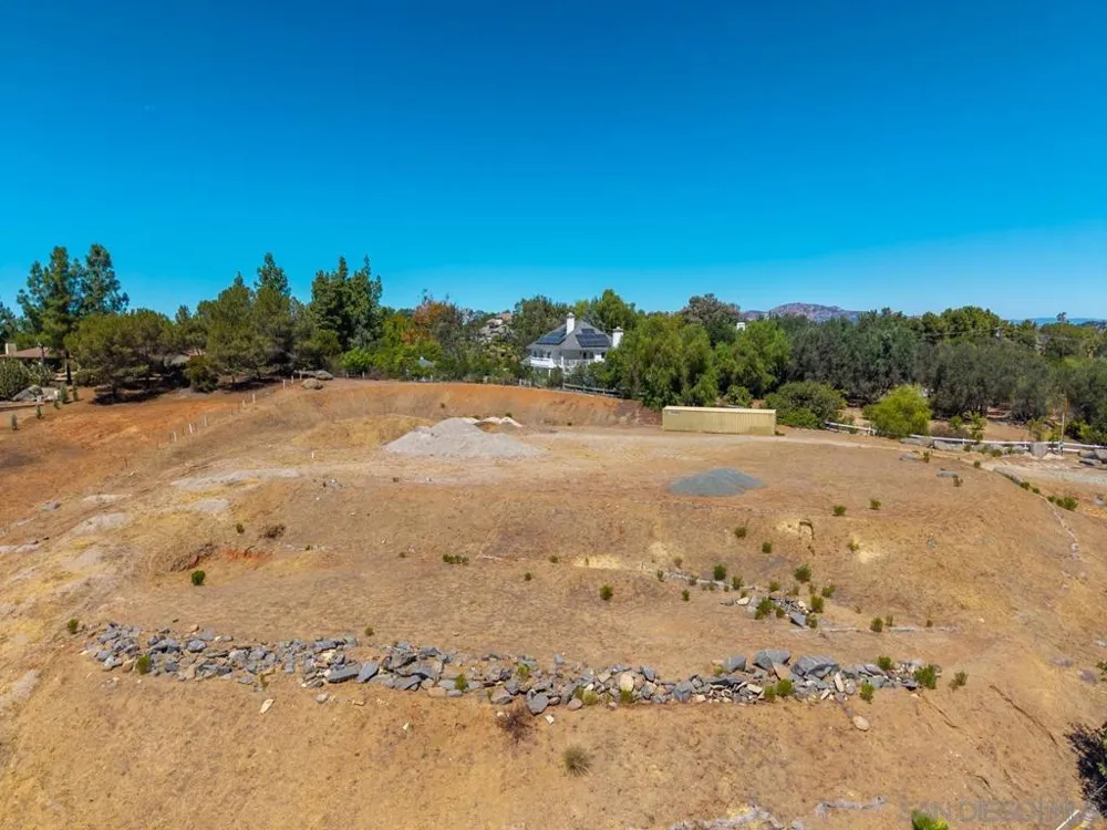 2824 Via Asoleado Alpine, CA 91901