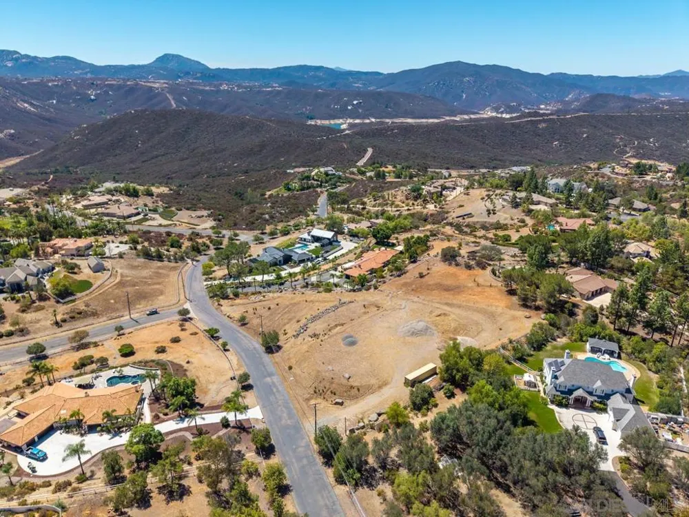 2824 Via Asoleado Alpine, CA 91901