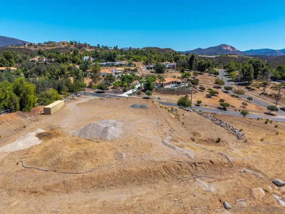 2824 Via Asoleado Alpine, CA 91901