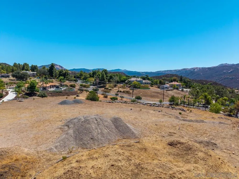 2824 Via Asoleado Alpine, CA 91901
