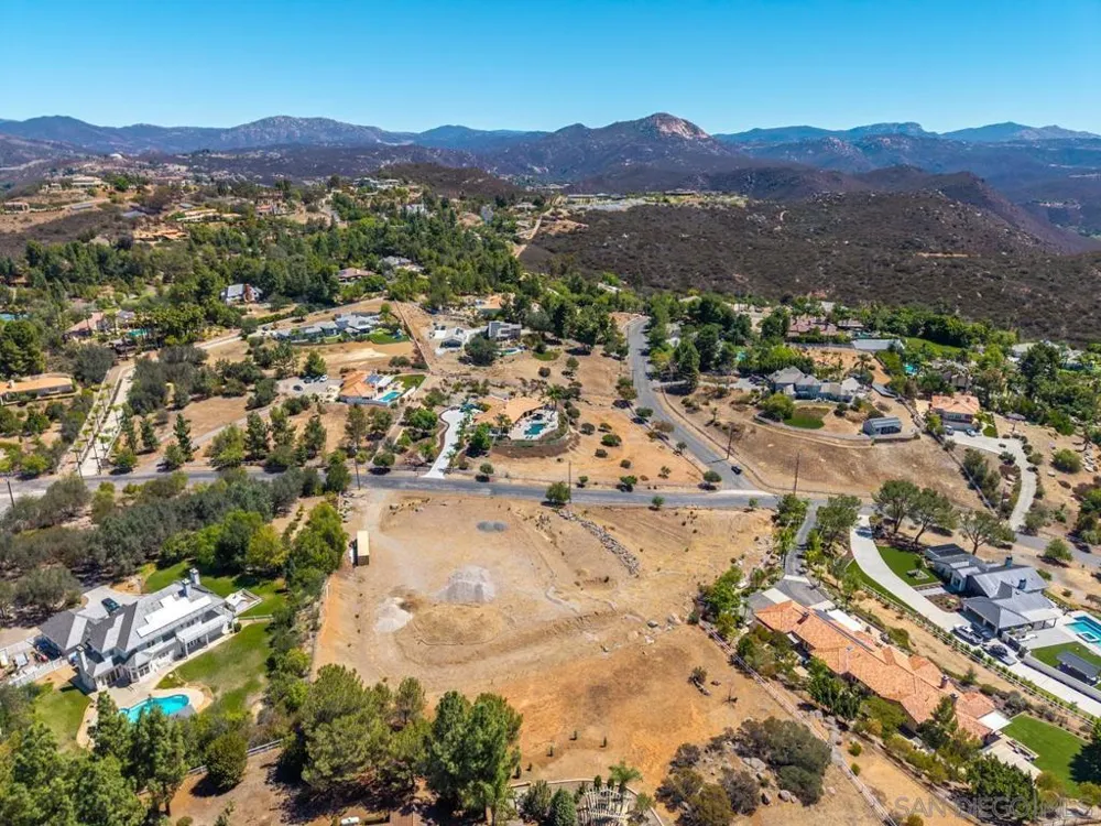 2824 Via Asoleado Alpine, CA 91901
