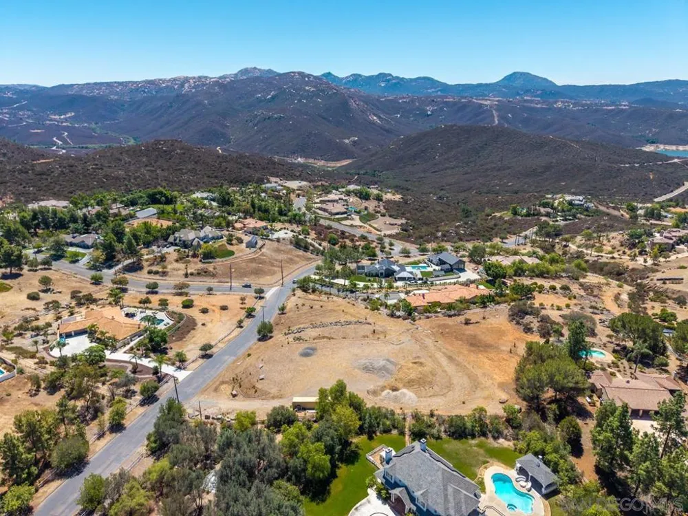 2824 Via Asoleado Alpine, CA 91901