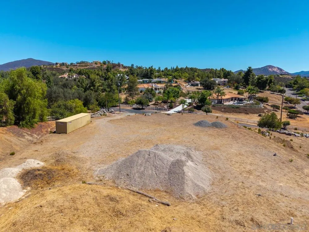2824 Via Asoleado Alpine, CA 91901