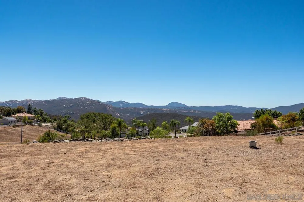2824 Via Asoleado Alpine, CA 91901