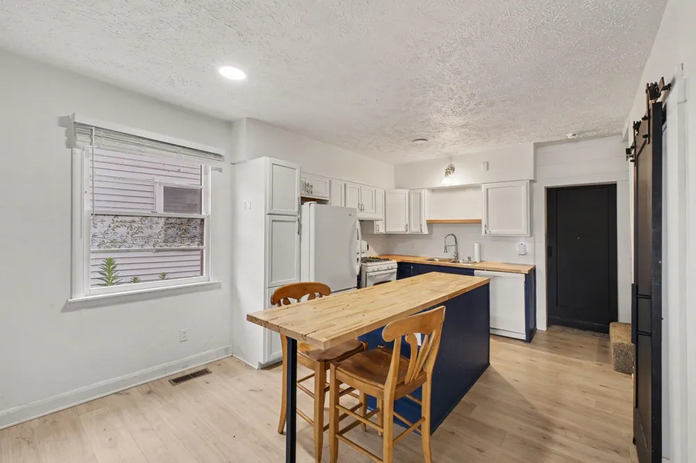 570 Valley Avenue NW Grand Rapids, MI 49504