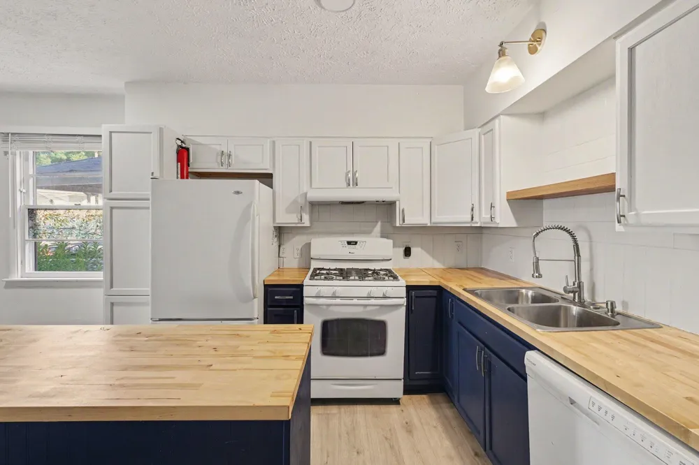 570 Valley Avenue NW Grand Rapids, MI 49504