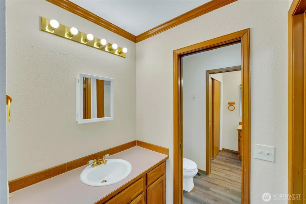 205 Spring Place Enumclaw, WA 98022
