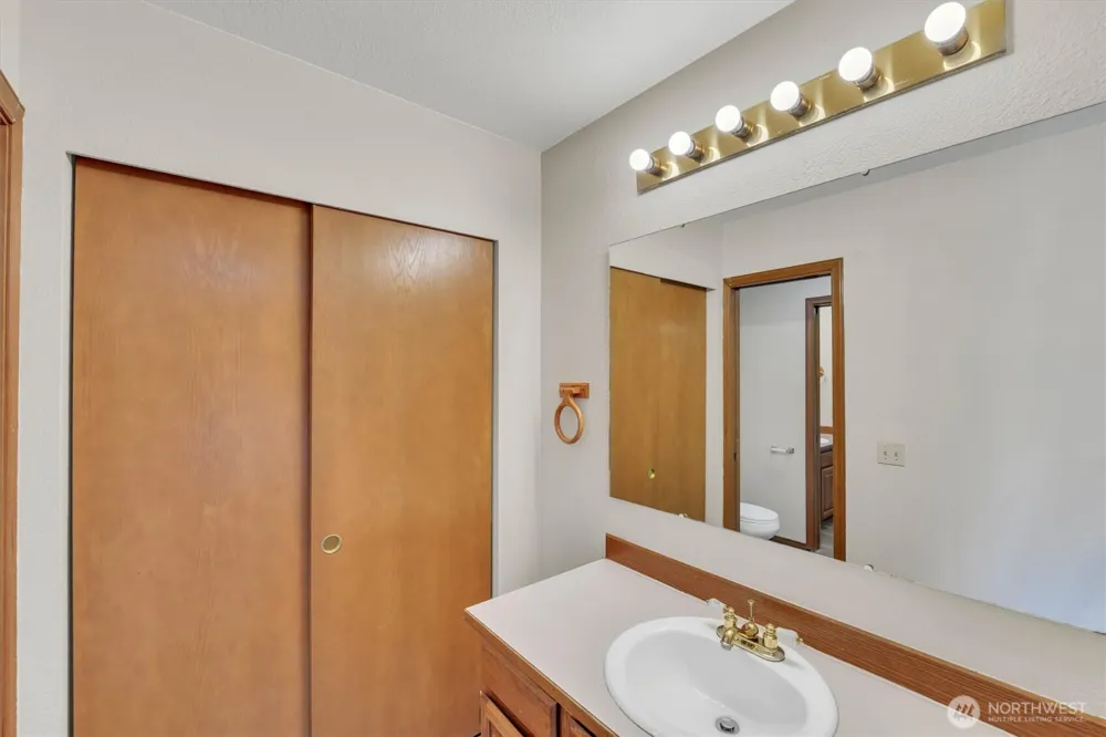 205 Spring Place Enumclaw, WA 98022