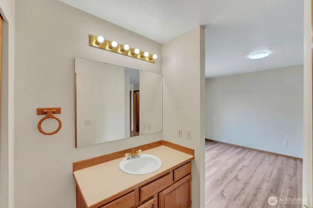 205 Spring Place Enumclaw, WA 98022