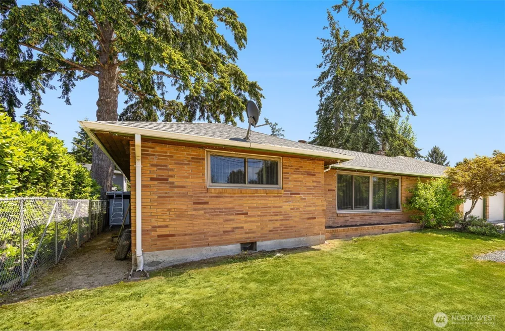 24608 Marine View Drive S Des Moines, WA 98198