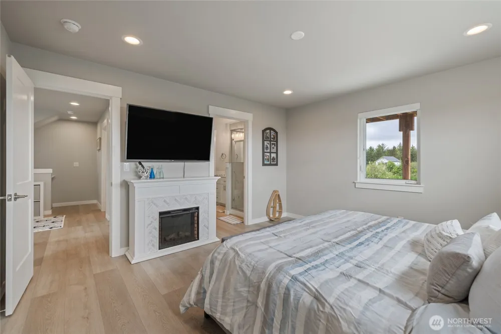 1038 Point Brown Avenue SE Ocean Shores, WA 98569