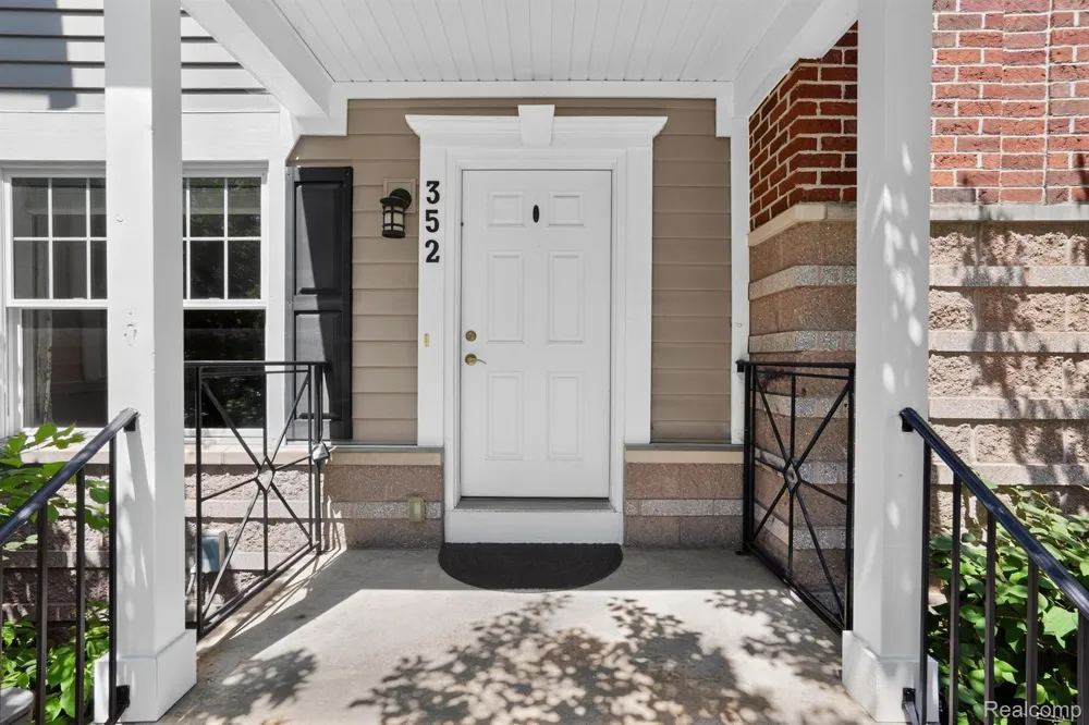 352 W Grand River Avenue #3 East Lansing City, MI 48823