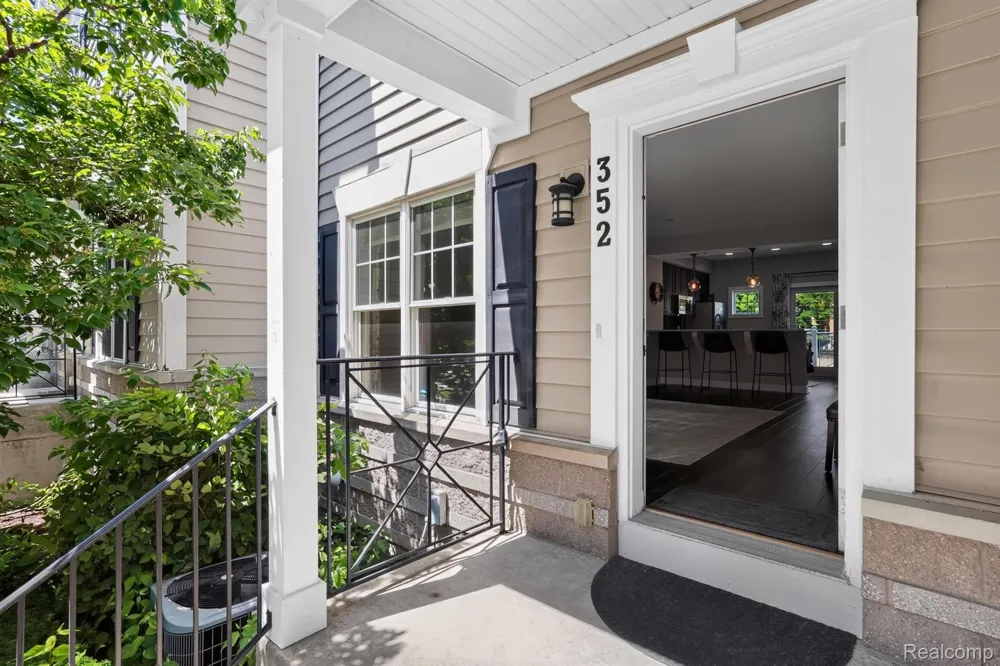 352 W Grand River Avenue #3 East Lansing City, MI 48823