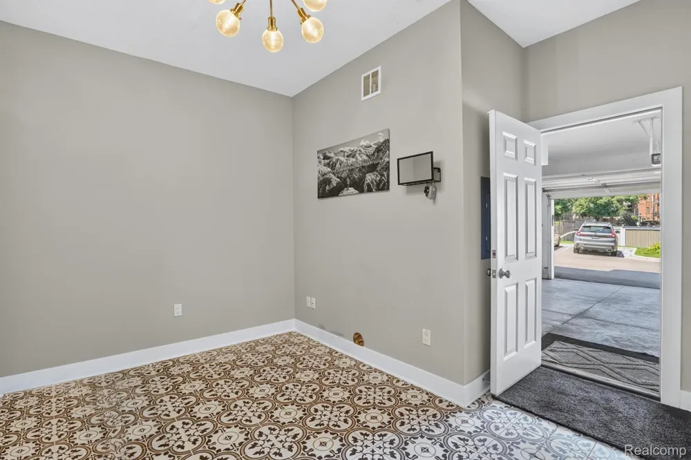 352 W Grand River Avenue #3 East Lansing City, MI 48823