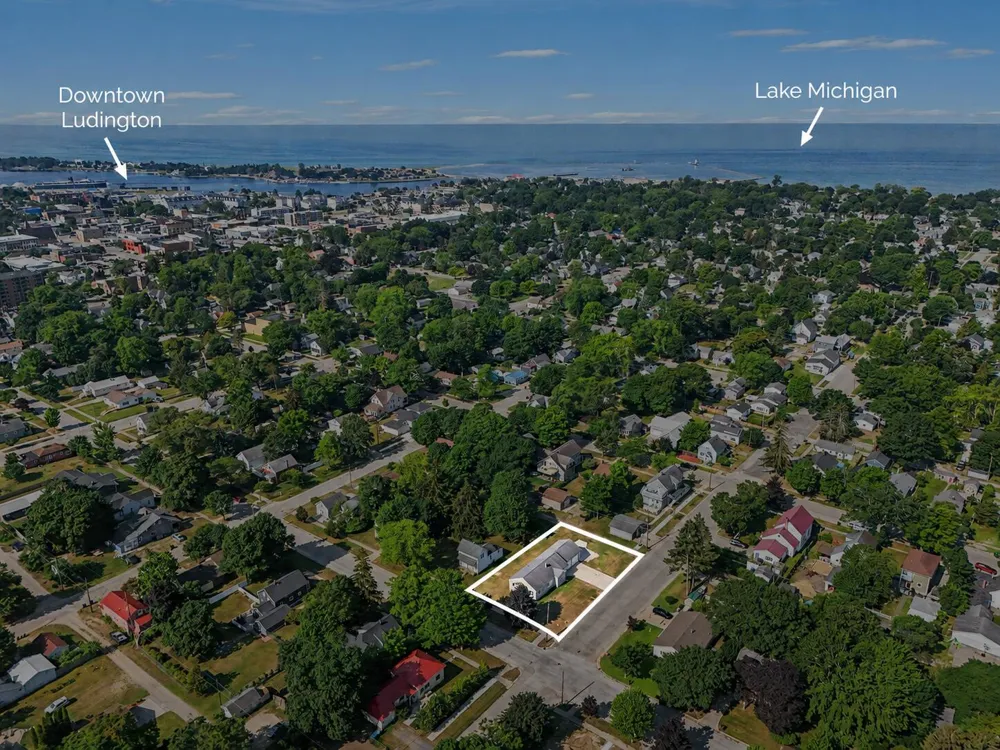 509 Delia Street Ludington City, MI 49431