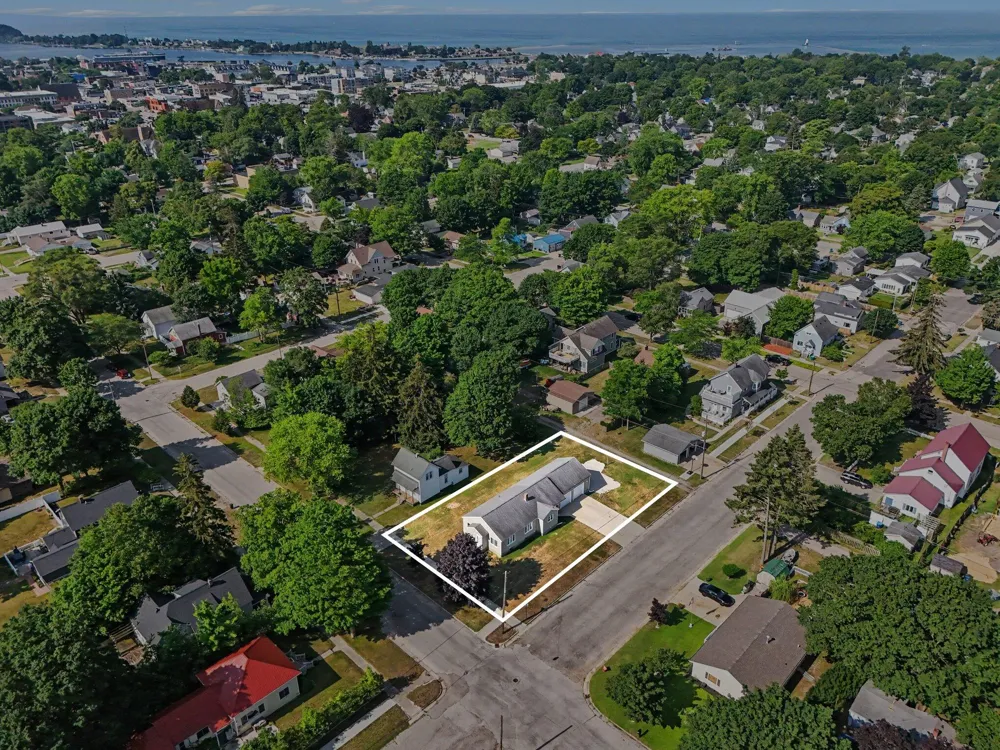 509 Delia Street Ludington City, MI 49431