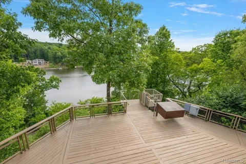 7291 Parkwood Drive