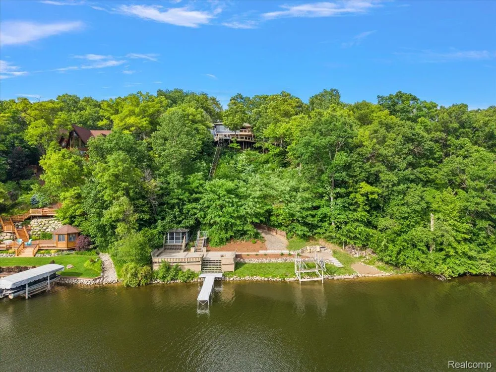 7291 Parkwood Drive Tyrone Township, MI 48430
