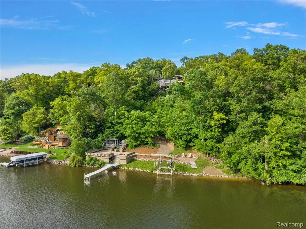 7291 Parkwood Drive Tyrone Township, MI 48430