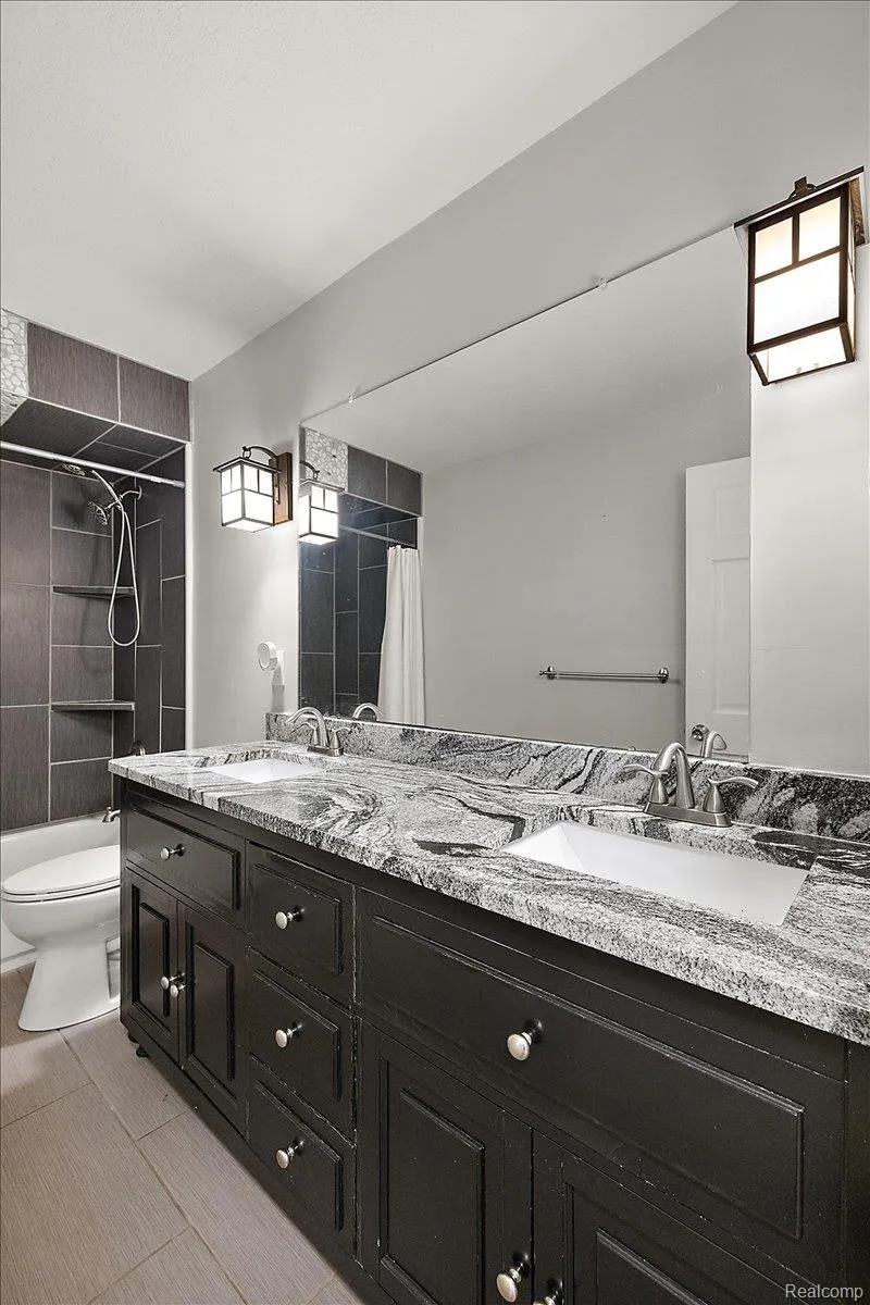 7291 Parkwood Drive Tyrone Township, MI 48430
