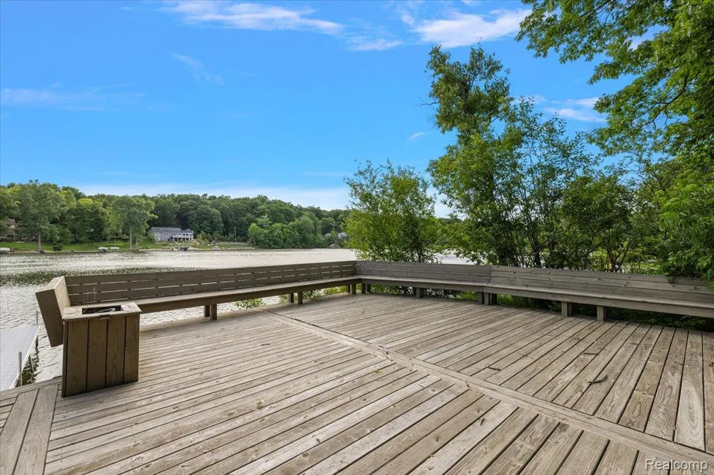 7291 Parkwood Drive Tyrone Township, MI 48430