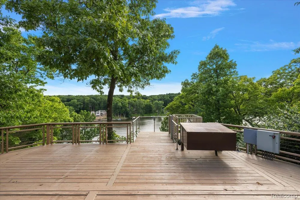 7291 Parkwood Drive Tyrone Township, MI 48430