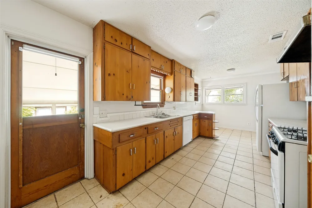 209 Woodward Street Austin, TX 78704
