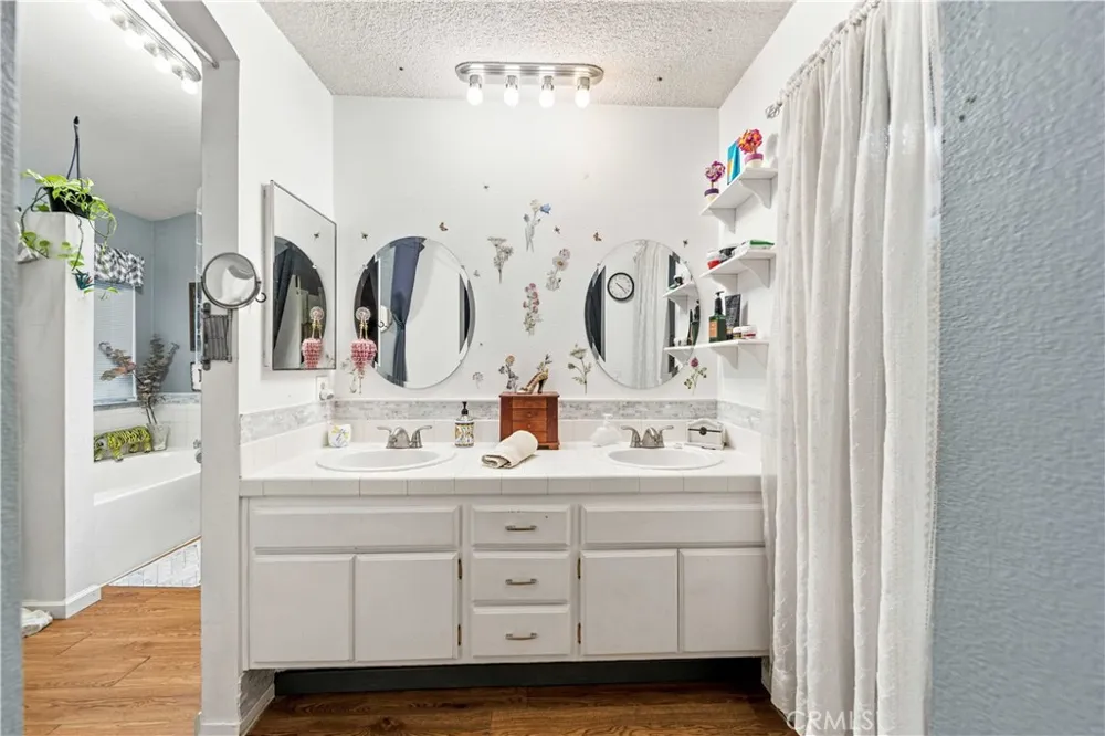 37031 La Contempo Palmdale, CA 93550